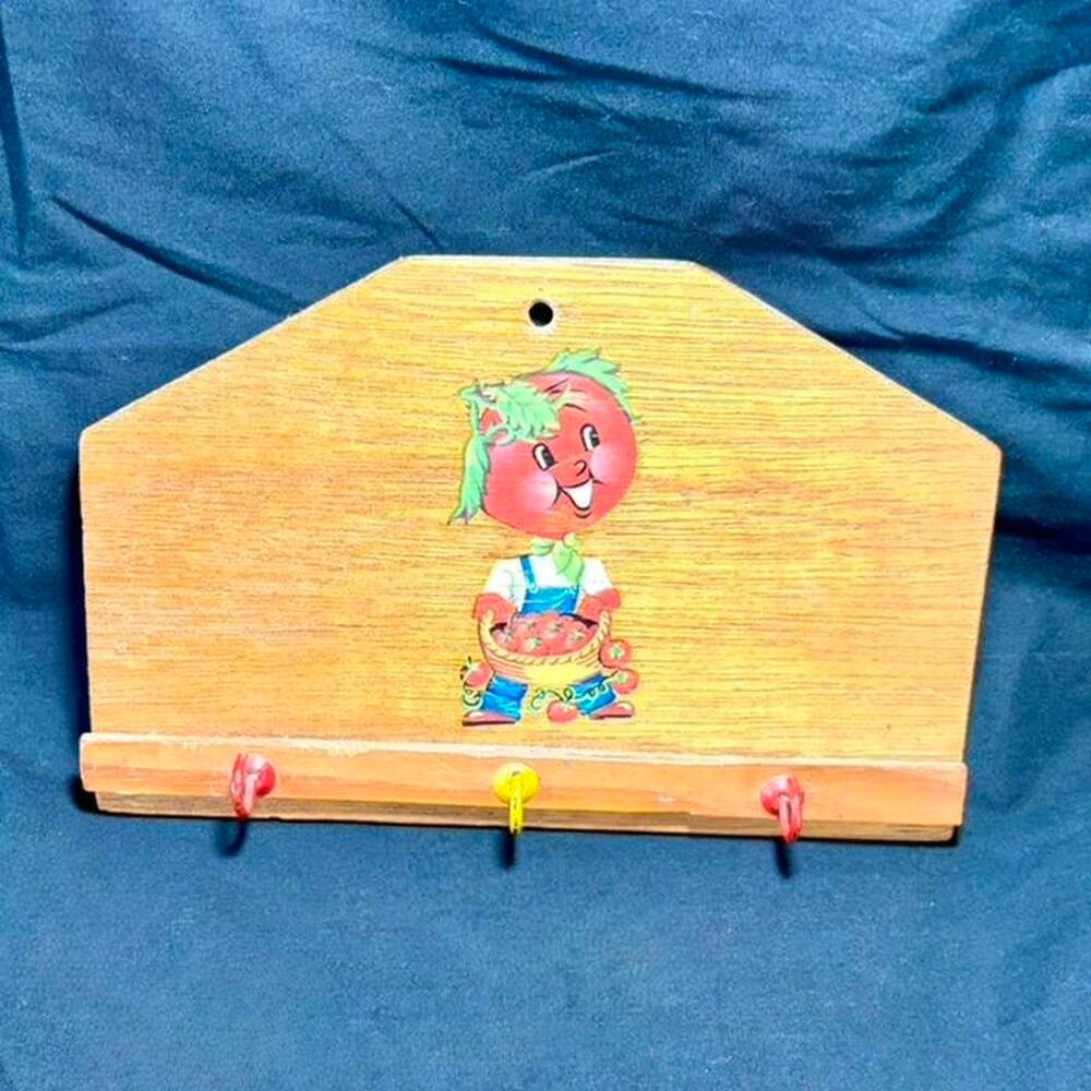 🚨VINTAGE Hand-Made Wooden Key Organizer Tomato Character Graphic & 3 Hooks 🍅